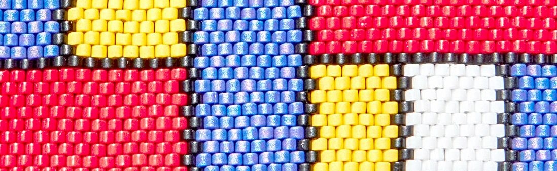 Bauhaus-Mondrian-Muster Farbenfrohes Muster aus roten, blauen, gelben und weißen geometrischen Formen.